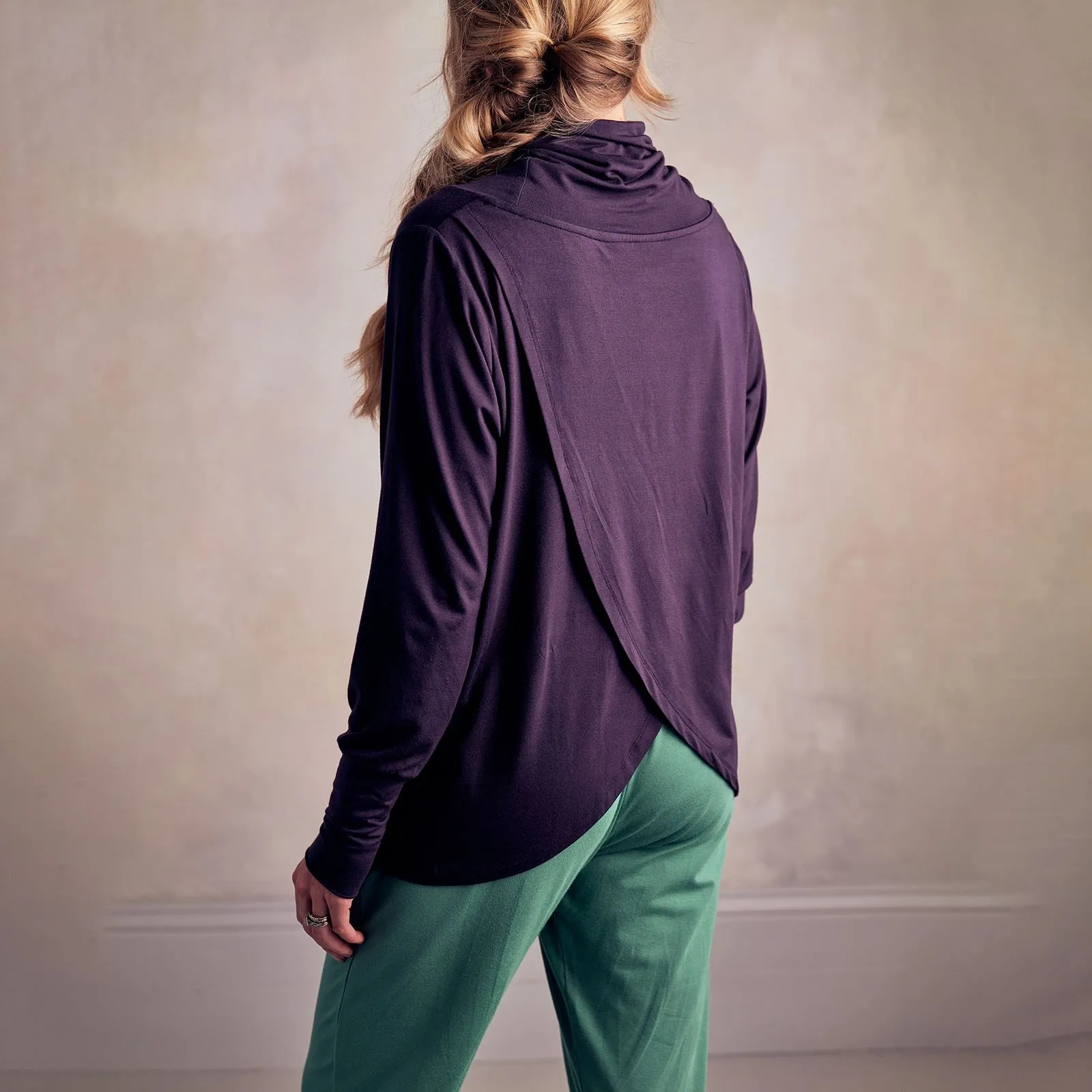 Asquith Scallop Back High Neck Long Sleeve Longline Tops