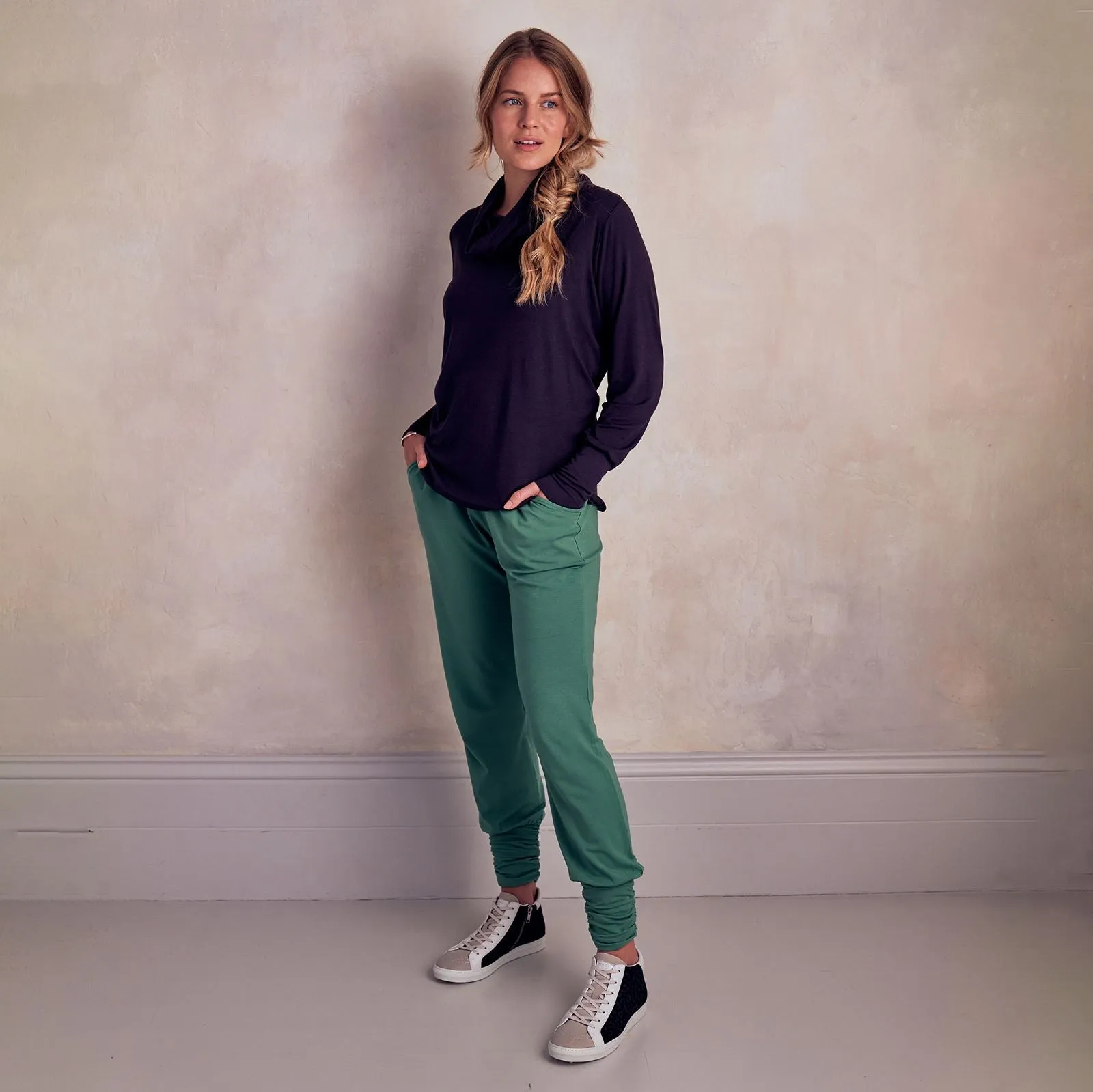 Asquith Scallop Back High Neck Long Sleeve Longline Tops