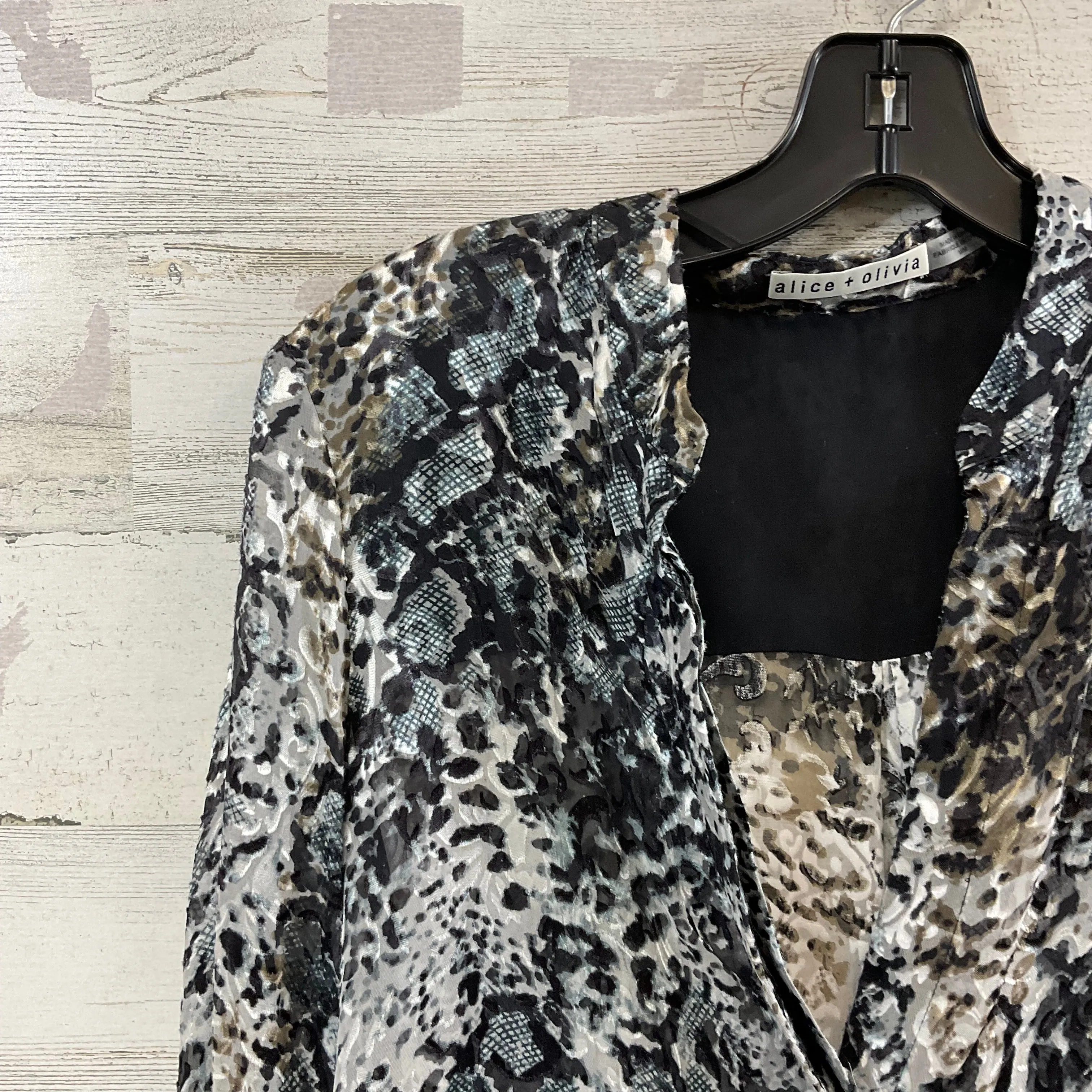 Blouse Long Sleeve By Alice   Olivia In Animal Print, Size: M
