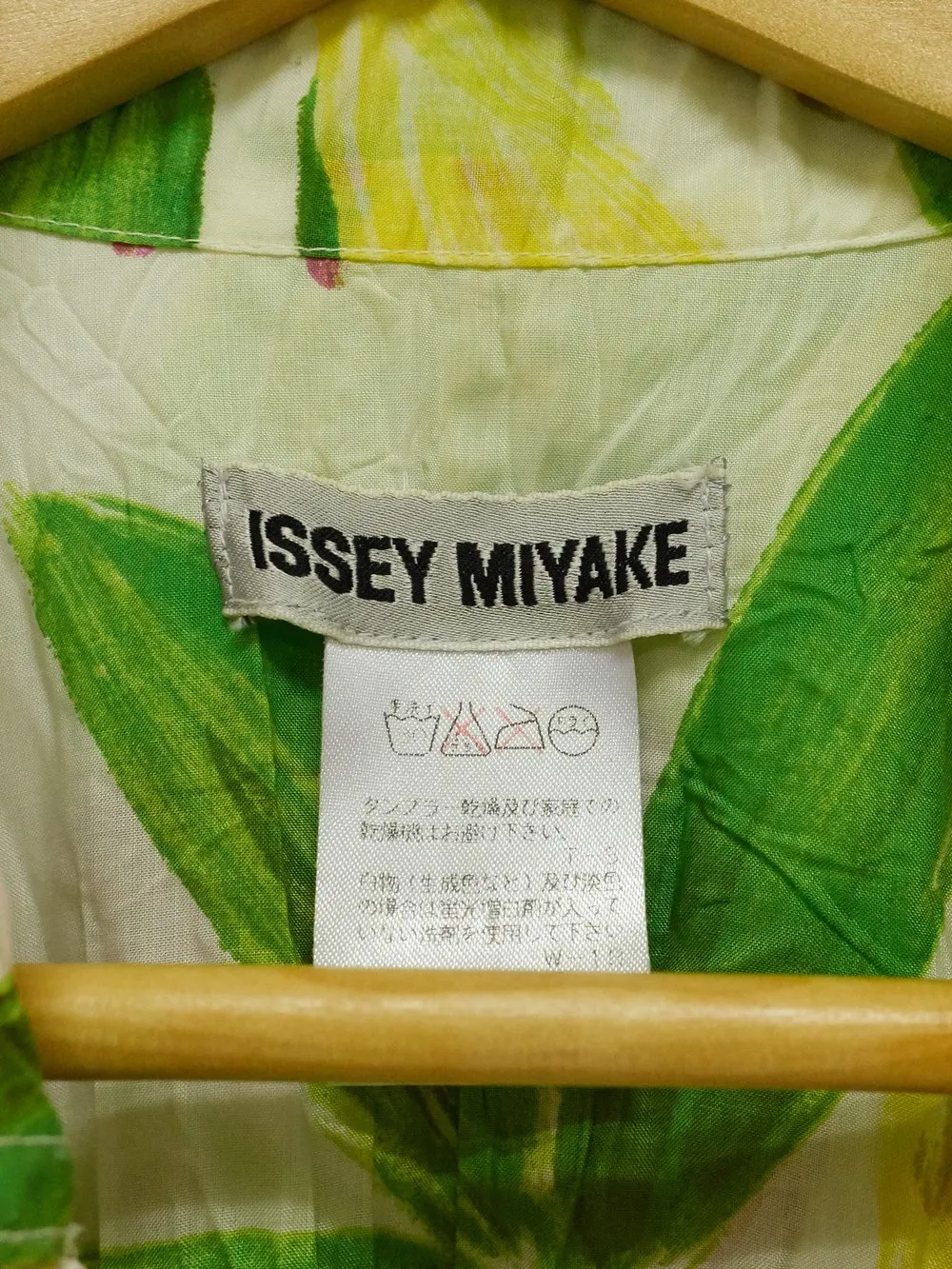 Issey Miyake 1990s white creased polyester floral print bomber jacket - mens M L