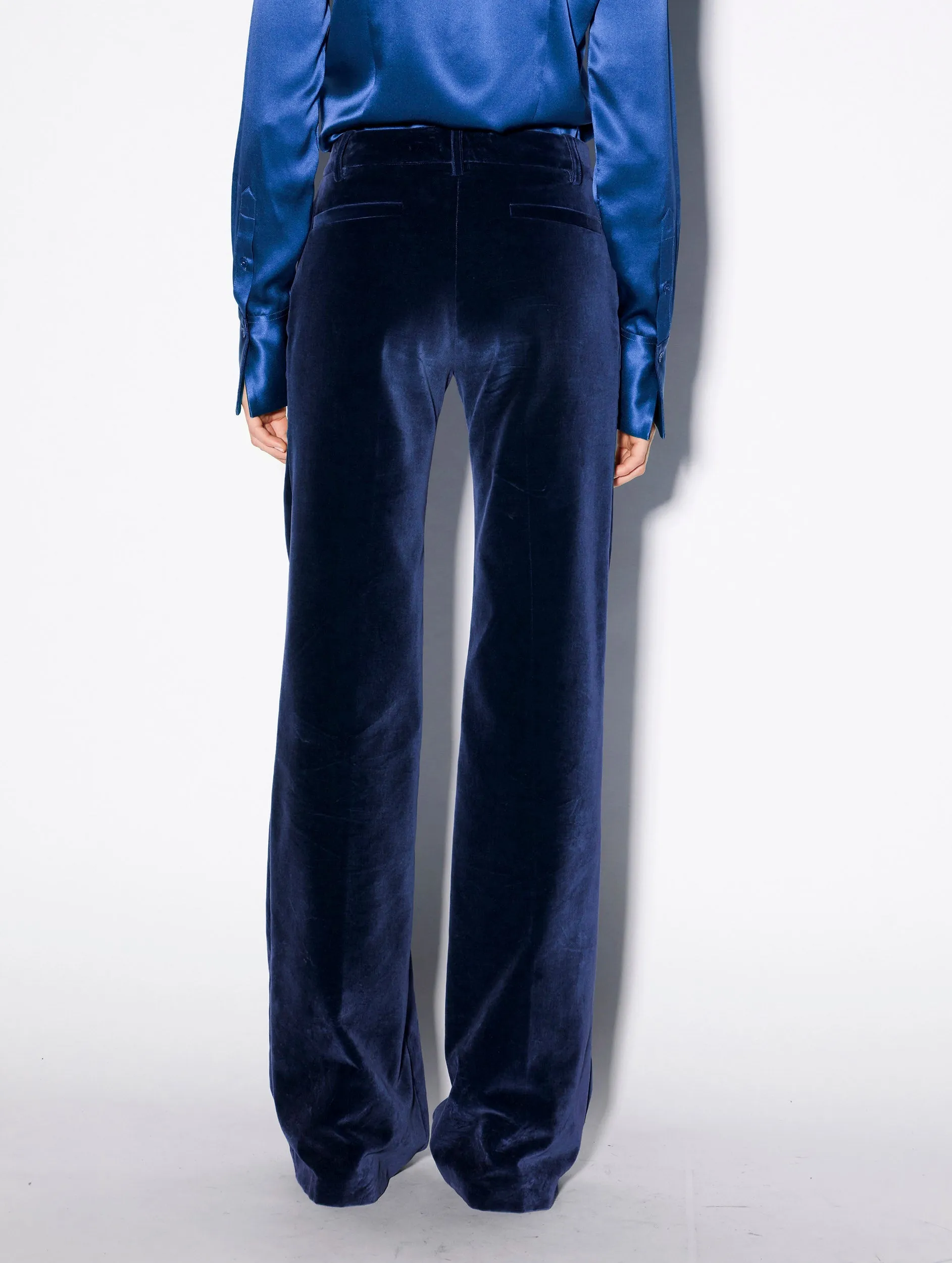 Pantalon coupe flare en velours bleu encre