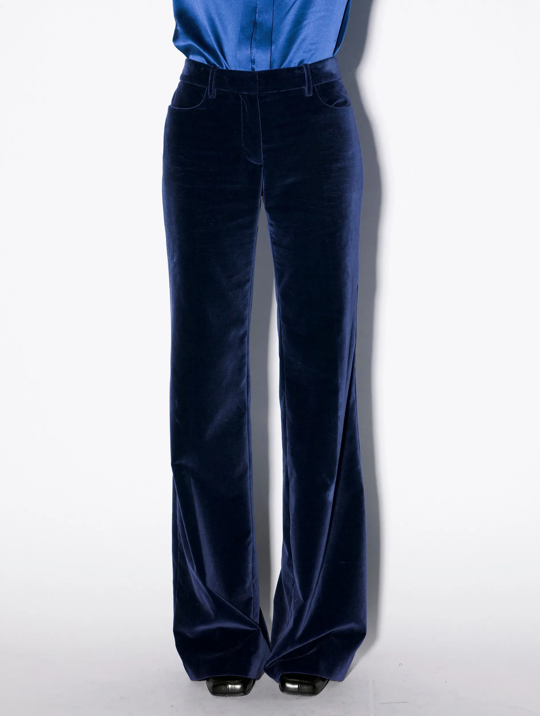 Pantalon coupe flare en velours bleu encre